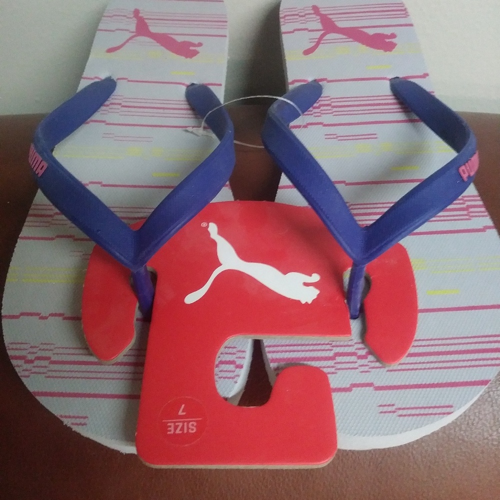 PUMA FLIP FLOPS - NEW - Sz 7